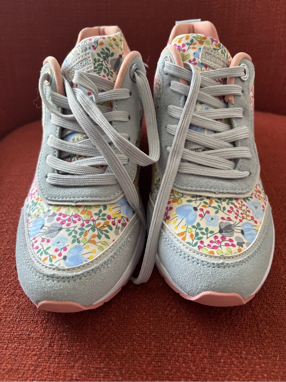 Marc Fisher Elesa Sneakers - Like NEW - Size 7.5 - Picture 2 of 10